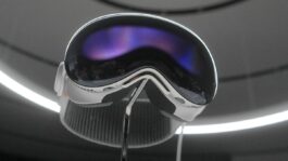 AirPods Pro 3 vs Meta Quest 3: Choosing Your 2026 Immersive Experience