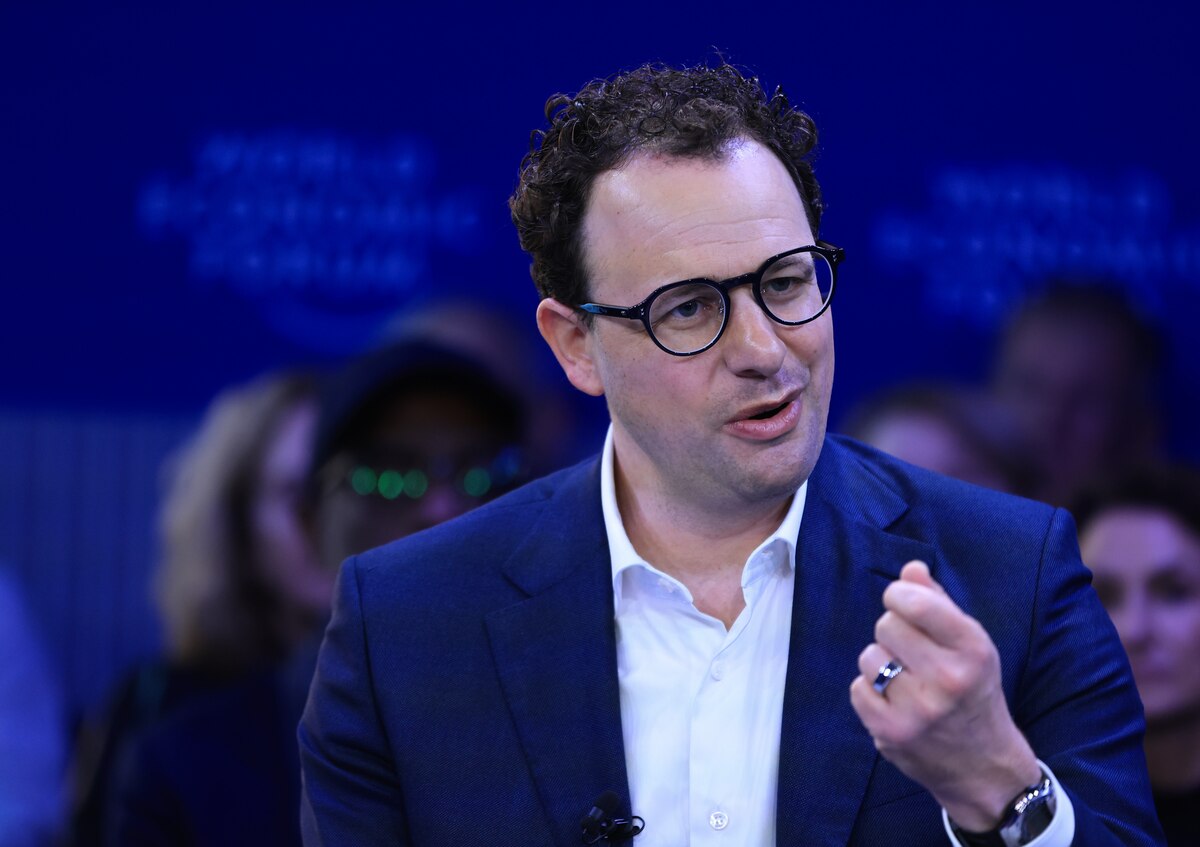 Tips for Beginners Navigating AI and Biotech